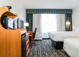 Ramada by Wyndham Cumberland Downtown 4