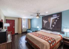Super 8 by Wyndham Austin University/Downtown Area 4