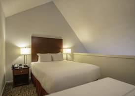Mountain Side Hotel Whistler by Executive 5