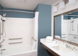 WoodSpring Suites Cleveland North 5