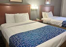 Travelodge by Wyndham Terre Haute 3
