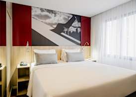 Moema Times Square SP Wi-Fi 5G Home Office Kitchen 50" TV & Free Laundry - Monthly Rate Available 2