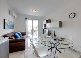 Splendid 2BR Apartment, Steps to St Georges Bay 5
