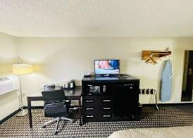 Super 8 by Wyndham Clear Lake 3