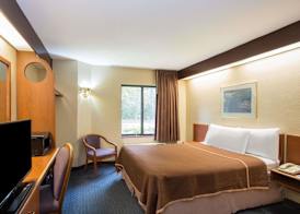 Travelodge by Wyndham Fort Myers Airport 5