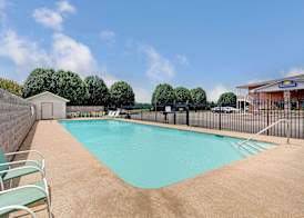 Days Inn by Wyndham Joelton/Nashville 2