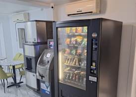 Super 8 by Wyndham Montreal 2