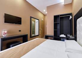 Sweet Central Hotel 5