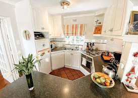 Jonquil Guest Cottage 4