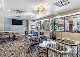 DoubleTree by Hilton Milwaukee Downtown 4