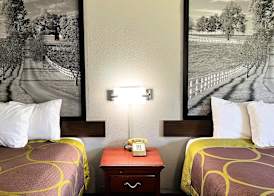 Super 8 by Wyndham Vincennes 4