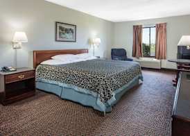 Days Inn by Wyndham Pontoon Beach 5