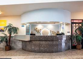 Days Inn & Suites by Wyndham Artesia 5