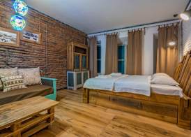 H&B apartments Zurab Zhvania 4