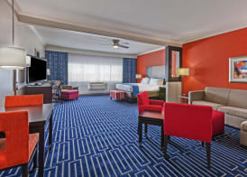 Holiday Inn Express & Suites HOUSTON EAST by IHG 4