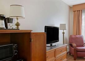 La Quinta Inn & Suites by Wyndham Sawgrass 4