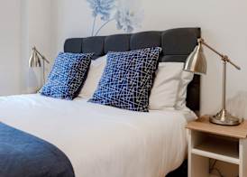 Bright One Bedroom Flats 4