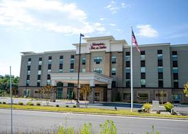 Hampton Inn & Suites Lenoir, NC 2