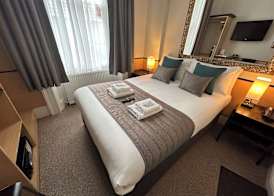 Tudor Court Hotel 3