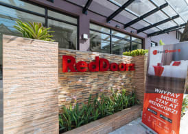 RedDoorz Plus at Evangelista Street Makati 2