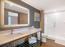 Cambria Hotel & Suites Plymouth 5