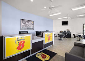Super 8 by Wyndham Dunnigan 2