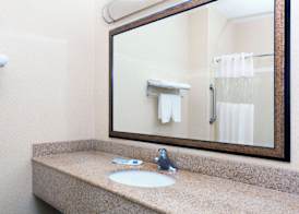 Howard Johnson by Wyndham Bakersfield 3