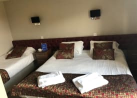 Lucarelli Inn 3