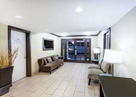 Howard Johnson by Wyndham San Diego Hotel Circle 2