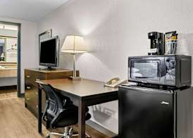 Rodeway Inn & Suites Saginaw I-675 4