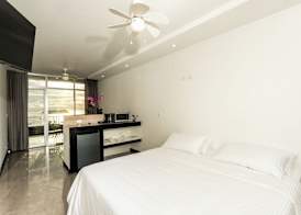 El Faro Containers Beach Hotel 5