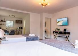 Beachside All Suites Hotel 4