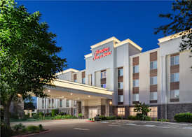 Hampton Inn & Suites Fresno 2