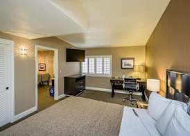 Lions Gate Hotel 5