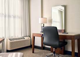 Delta Hotels by Marriott Milwaukee Northwest 5