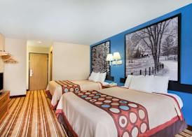 Super 8 by Wyndham Defiance 4