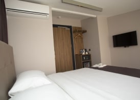 Jurnal Hotel 4