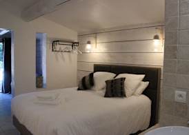 Le Hameau Fleur de Pierres , Chambre , Gite et Table d'Hôtes 2