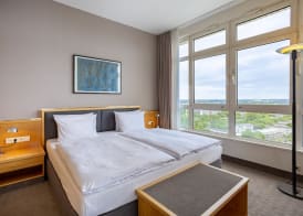 HI Hotel International Hamburg 5