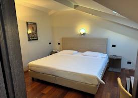 Jet Hotel 2