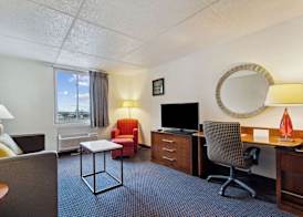 Econo Lodge Inn & Suites Waterloo Downtown 5