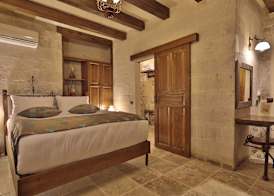 Aren Cave Hotel And Art Gallery 3
