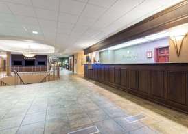 Ramada by Wyndham Topeka Downtown Hotel & Convention Center 3