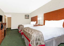Ramada by Wyndham Lexington North Hotel & Conference Center 2