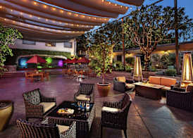 DoubleTree by Hilton Claremont 2