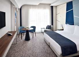 Mövenpick Hotel Apartments Downtown Dubai 3
