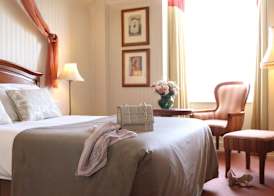 River Island Hotel 4