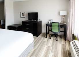 Holiday Inn Express & Suites SHELBYVILLE by IHG 4