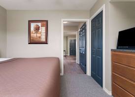 Eagle's Den Suites Kenedy a Travelodge by Wyndham 4