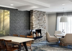 Fairfield Inn & Suites by Marriott Rogers 5